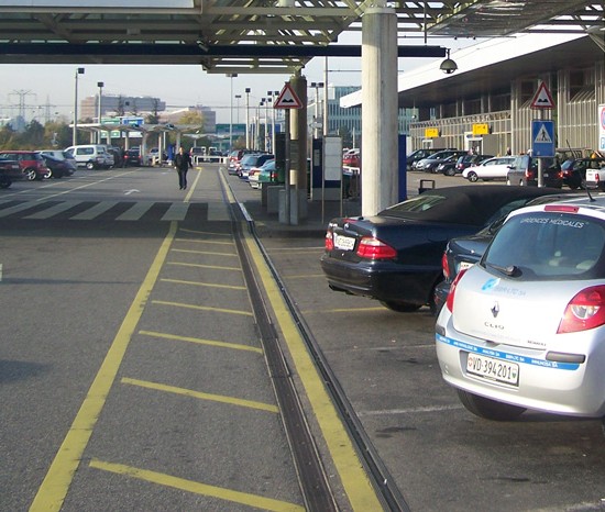 parking de l'aéroport GVA